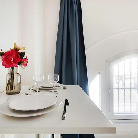 Atypical Bright - 2p - Gare Du Nord Apartment *